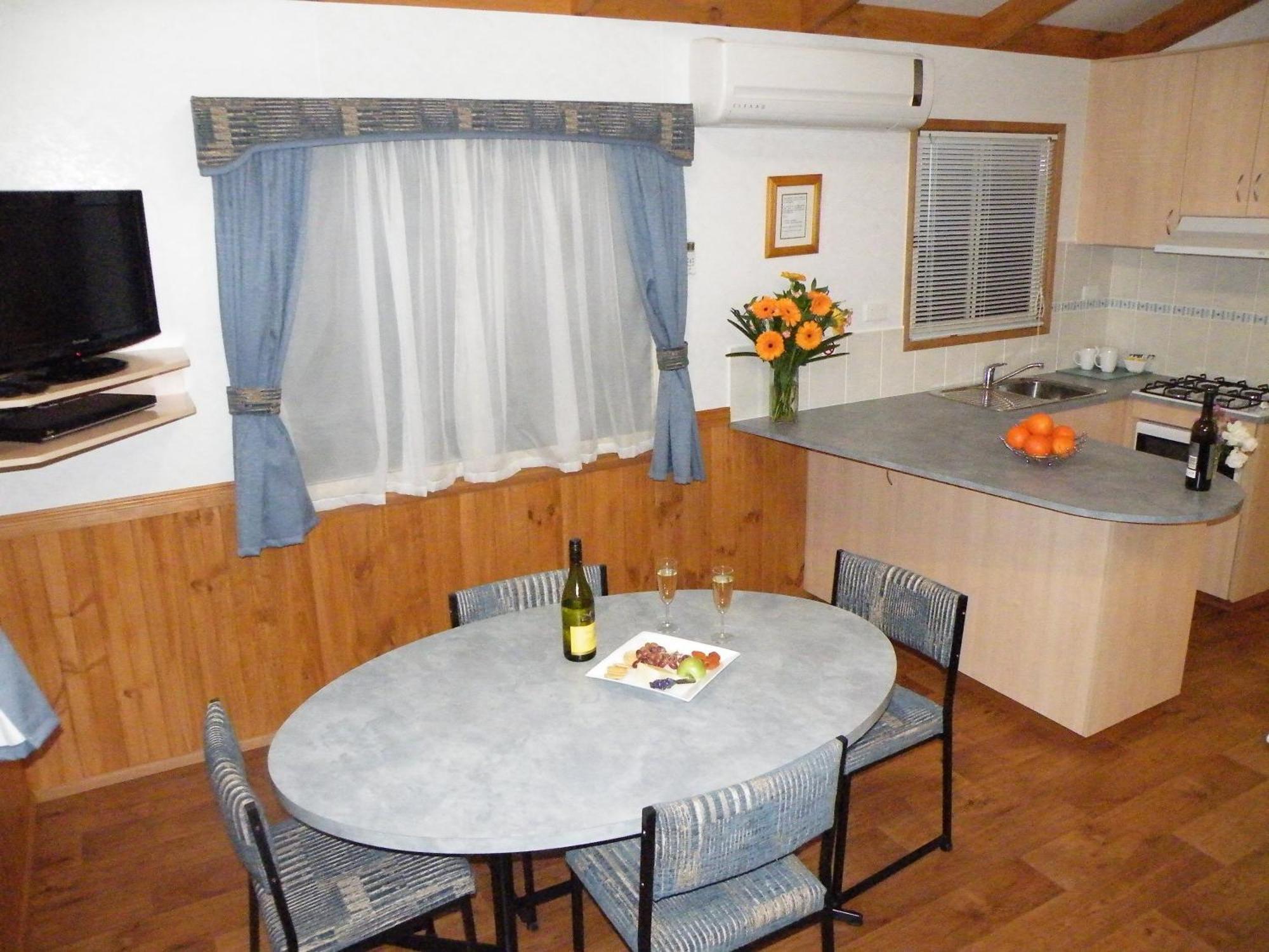 Lake Hamilton Motor Village&Caravan Park Rum bild
